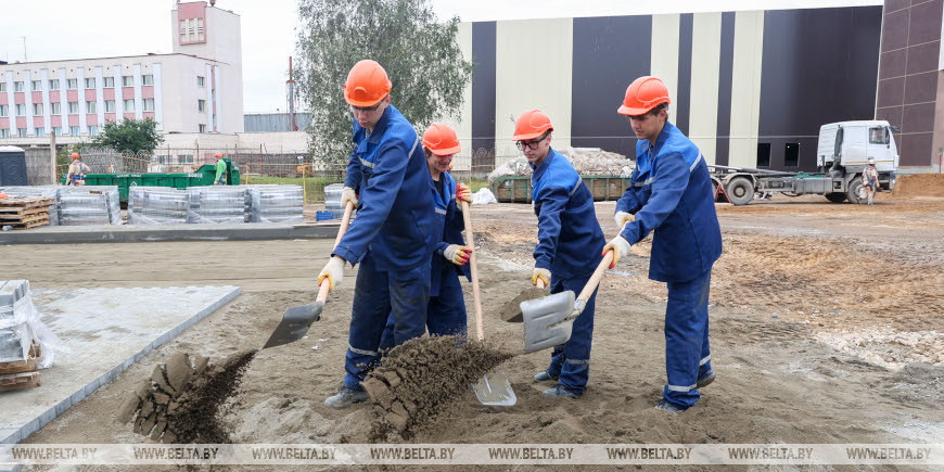 В Беларуси упростили официальное трудоустройство студентов во время учебы